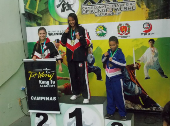 bruna ellen e vice-campeã no campeonato brasileiro de sanda kung fu 2013
